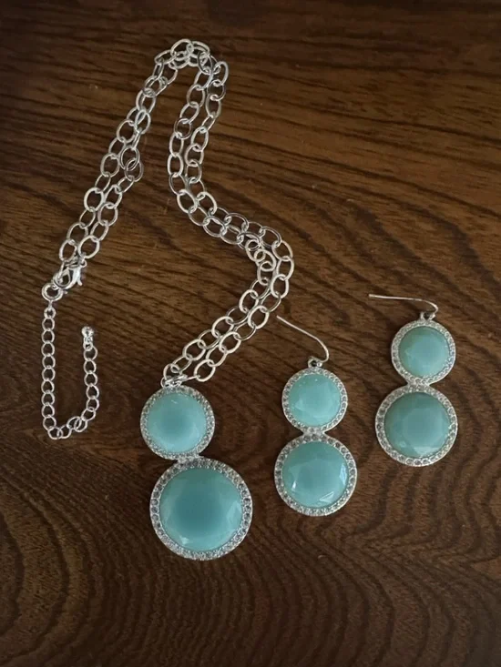 Avon SAQ Elegant Silver and Blue-Teal Jewelry Set like new - Picture 1 of 5